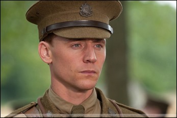 Tom Hiddleston como el capitán Nicholls