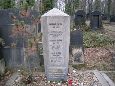 La tumba de Kafka en el cementerio de Praga