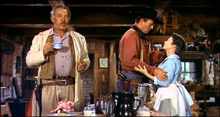 El cura-soldado Clayton, testigo mudo del amor de Ethan y Martha