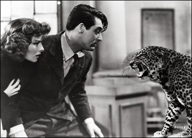 Se nota el leopardo  RECORTADO frente a Grant y Hepburn