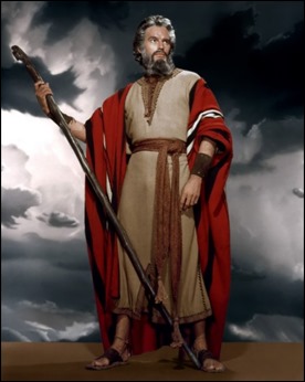 Charlton Heston aburre cuando Moisés luce luengas barbas