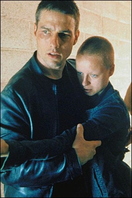 El policía Tom Cruise y la precognitiva Samantha Morton