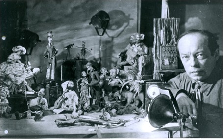 Starewitch delante de sus criaturas