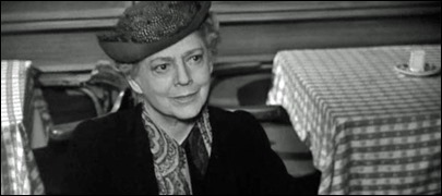 Miss Spinney, otoñal testigo del romance imposible de Jennie