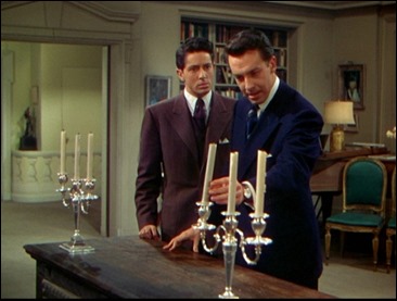 Brandon, Philip... y David en el interior del arcón