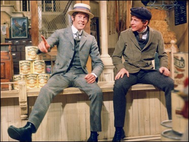 Michael Crawford y Danny Lockin como Cornelio y Bernabé
