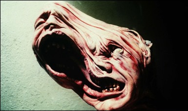 El rostro deformado como si fuera plastilina de La Cosa