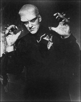James Arness en una foto detallada de su caracterización como El enigma de otro mundo