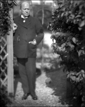 Henry James en su jardín