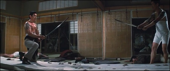 Ken Takakura katana en mano