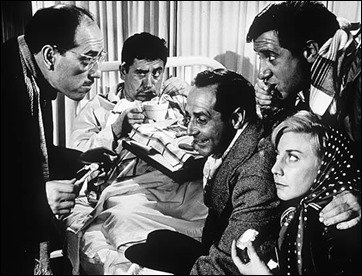 Devorando la comida del hospital