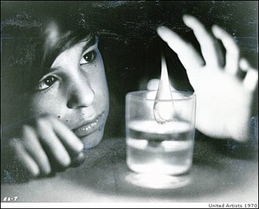 El juego con las velas tan propio de Néstor Almendros