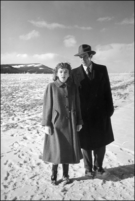 Robert Ryan y Ida Lupino, y la nieve