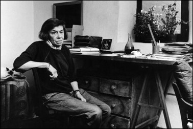 Patricia Highsmith en su estudio