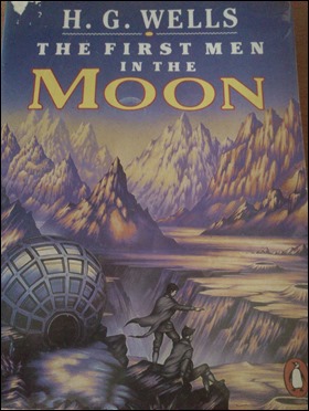 Otra bonita portada de Los primeros hombres en la luna, de Wells