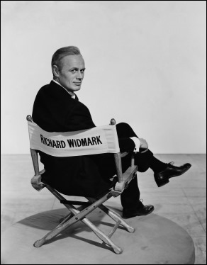 Esa media sonrisa no anticipa nada bueno en Richard Widmark...
