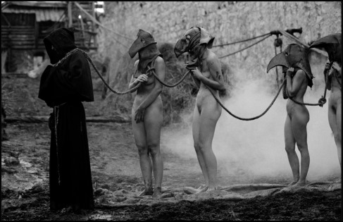 Imágenes de la última adaptación cinematográfica de Qué difícil es ser Dios, por Aleksei German, en 2013