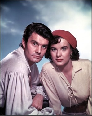 Louis Jourdan y Jean Peters en La mujer pirata, de Tourneur