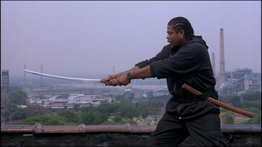 Forest Whitaker practicando con katana en Ghost Dog