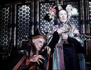 Flora Robson y Robert Helpmann, magnificos como la emperatriz china y su perfido consejero