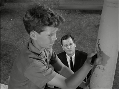 Gig Young en Walking Distance, episodio de La Dimension Desconocida