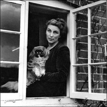 La escritora Rumer Godden