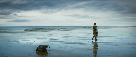 El siempre sugestivo escenario, para la ciencia-ficcion, de una playa donde parece concluir el mundo...