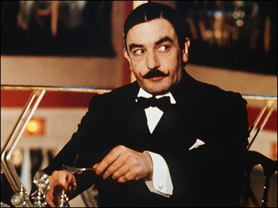 Albert Finney como Hercules Poirot