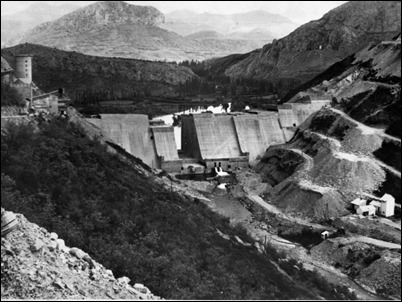 La presa de Porma, en 1961, en cuya ereccion trabajo Benet, o sea, en su Region