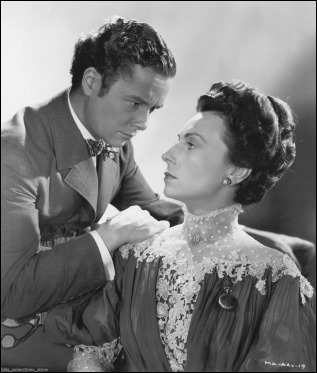 Tim Holt y Agnes Moorehead, George y tía Fanny