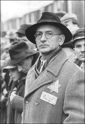 Ben Kingsley, esplendido Itzhak Stern, mano derecha de Schindler