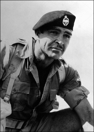 Sean Connery, en uno de los mejores papeles de su carrera, el soldado recluso de The Hill