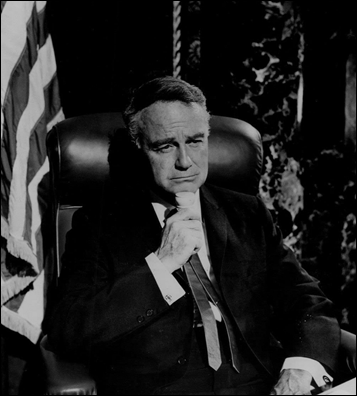 Lew Ayres es el vicepresidente 