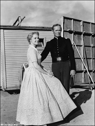 Widmark y su chica, Shirley Jones, en Dos cabalgan juntos