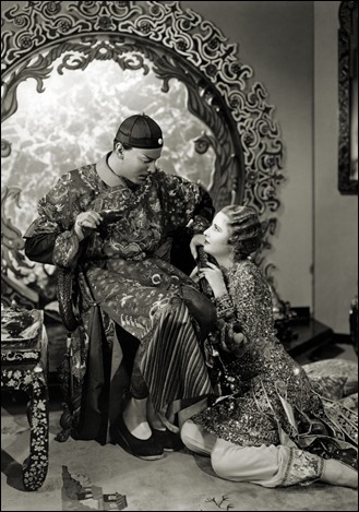 Barbara Stanwyck y Nils Asther, la joven europea y el general Yen