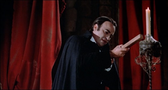 El vampiro se empala a si mismo en El gran amor del conde Dracula