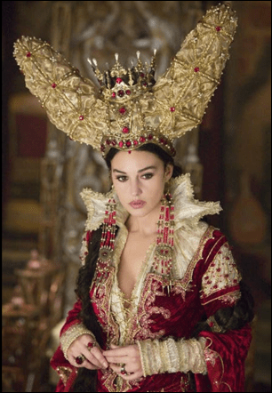 Monica Bellucci como la bruja de El secreto de los hermanos Grimm