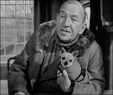 Noel Coward como el malsano casero Wilson