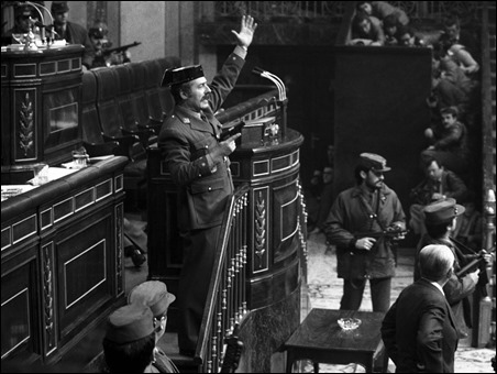 La imagen del golpe del 23F, Tejero pistola en mano