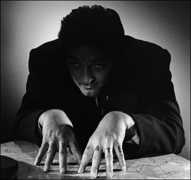 Genial, por satanica, imagen promocional de Mitchum para La noche del cazador