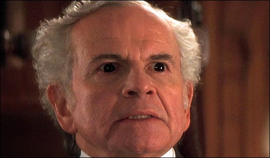Los ojos insondables de Ian Holm en Desde el infierno