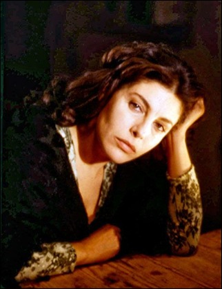 La penetrante mirada de Charo Lopez desnuda a los personajes y al propio espectador