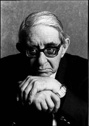 Torrente Ballester y sus emblematicas gafas de muchas dioptrias