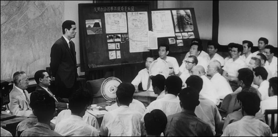 Los policias lo dan por todo por ese hombre al que admiran, en El infierno del odio