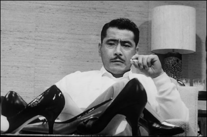 Toshiro Mifune es Gondo, el industrial que sueña con ser el amo del negocio de los zapatos
